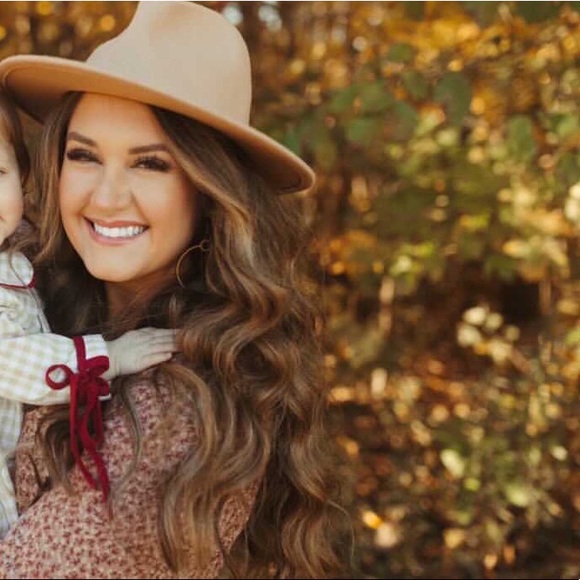 Meet your Posher, Sydney - Picture 1 of 2